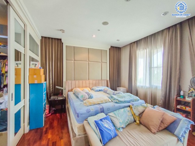 *****บ้านเดี่ยวมือสองย่านกรุงเทพฯ ม.เอ็นริช พาร์ค กาญจนาภิเษก เนื้อที่กว้างขวางมากถึง 118.30 ตร.ว. ฟังก์ชัน 4 ห้องนอน 4 ห้องน้ำ ที่จอดรถ 4 คัน บ้านสวย ทำเลดี พร้อมเข้าอยู่ บนทำเลแห่งการเดินทาง ใกล้รถไฟฟ้าสายสีน้ำเงิน "สถานีหลักสอง" และทางด่วน "ศรีรัช"